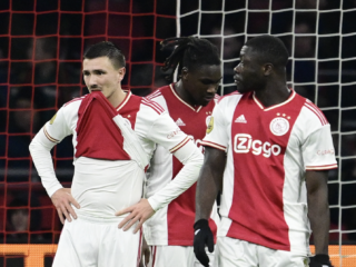 Brobbey lijkt reden voor vuistslag Berghuis te bevestigen op Instagram