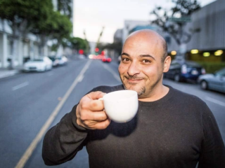 'Breaking Bad'-acteur Mike Batayeh (52) plotseling overleden door hartaanval