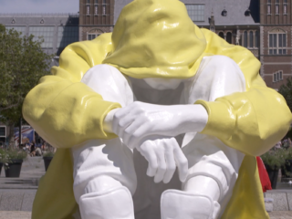 Beeld op Museumplein vraagt aandacht voor zelfdoding onder jongeren