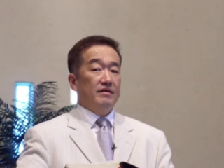 Geen bewijs tegen vermeende sekteleider uit Netfilx-docu 'Dancing For The Devil'