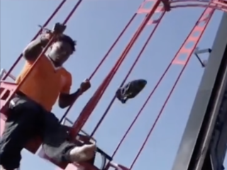 Uzzi was de gelukkige die schoen van IShowSpeed ving: “Iemand bood 5000 euro”