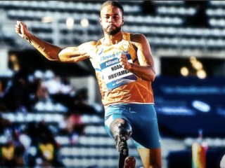 Paralympiër Noah Mbuyamba deelt inspirerend verhaal: “Verloor been door scooterongeluk”