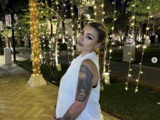 Woede om Ayleen Bella van Ex On The Beach: “Ga mijn baby niet laten vaccineren”