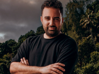 Fawrynotsawry emotioneel over vluchtelingenverleden in Expeditie Robinson: "Bommen tijdens bevalling"