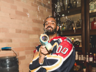 Drake beschuldigt Universal en Spotify van manipulatie rond 'Not Like Us' van Kendrick Lamar