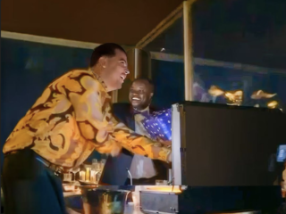 Immigratiebaas van Sierra Leone in grote problemen na feestvideo met Bolle Jos