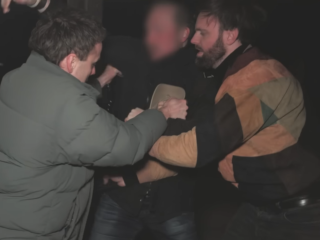 Dit is hoe Tim Hofman en 'BOOS'-team in gevecht raakten met 'Temptation Island'-verleider