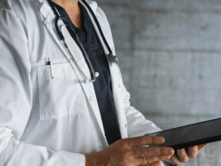 Toekomstige gynaecoloog verkracht vrouw maar krijgt geen straf: "Een getalenteerde jongeman"