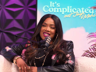 I Am Aisha kondigt verloving aan via mysterieuze video: "I said yes!"