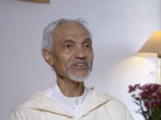 77-jarige Fouad ontroert kijkers met emotioneel verhaal over eenzaamheid