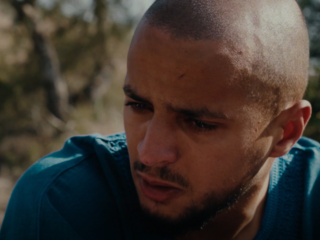 Mo Ihattaren openhartig in docu 'De Beproeving': "Ik bied mijn vader nog altijd mijn excuses aan"