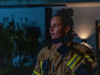 Georgette laat zien dat ook vrouwen bij de brandweer kunnen: "We verrichten hetzelfde werk als mannen"
