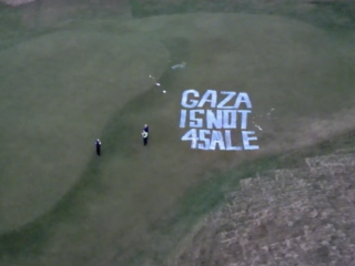 Activisten pakken Trump aan en bekladden golfresort: "Gaza is niet te koop"