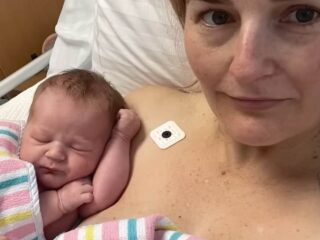 Australische journalist noemt haar baby "Meth Rules" voor onderzoek