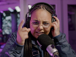 Niva vertelt eerlijk verhaal tijdens krachtige sessie bij Yous!