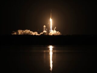 Vier SpaceX astronauten zijn nu onderweg naar het ISS