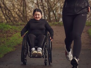 Syenne (15) over haar botten: ''Ik heb al 55 keer iets gebroken''