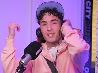 Syllaa performt debuutsingle 'Your Song' in sessie bij Yous