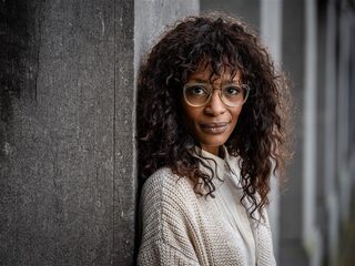 Sylvana Simons krijgt onderscheiding voor inzet voor vrouwen in Noord-Hollandse politiek