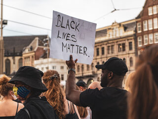Toename discriminatiemeldingen, mede door Black Lives Matter en coronapandemie