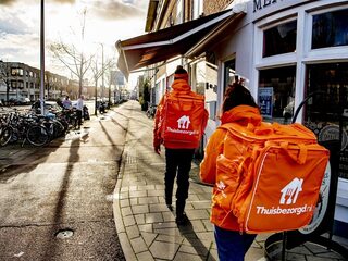Avondklok zorgt voor run op bedrijfskleding bezorgdiensten