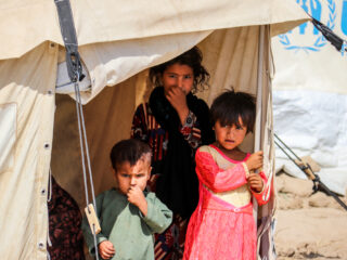 TikTok verdient vermogen aan bedelende vluchtelingen