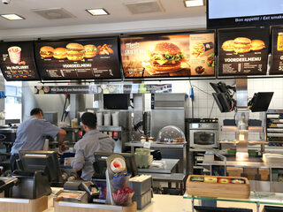 Toufiq over zijn collega bij McDonald's: ''Hij plaste over de grillplaat heen''