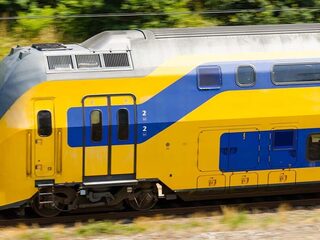 Vrouw betrapt tasjesdieven in trein en trekt aan de noodrem