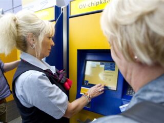 Treinkaartjes worden duurder na loonsverhoging NS-personeel