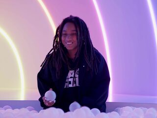 Uit Je Bubbel: Sarita Lorena en Naomie Pieter praten over creatieve vrijheid en cancel culture