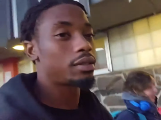 Streamer neemt dakloze vrouw mee uiteten en laat haar achter met de rekening