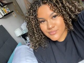 Wyomie (21) verloor haar vrienden en werd daardoor eenzaam: "Het voelde als een leegte"