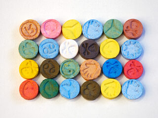 Jongeren rookten meer jointjes en gebruikten minder xtc tijdens eerste lockdown