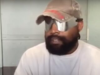 Ye licht beëindigen van samenwerking met GAP toe in iconisch tv-optreden