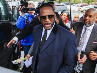 YouTube sluit alle officiële kanalen van R. Kelly vanwege veroordeling