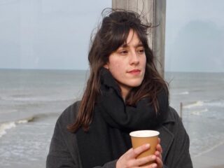 Zola (31) reist naar Turkse Hatay om vermiste oom te zoeken en slachtoffers te helpen