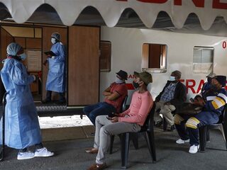 Zorgen om nieuwe coronavariant in Zuid-Afrika, VK schrapt vluchten