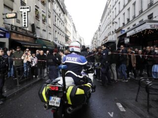 Zeker drie doden en drie gewonden bij aanslag in Parijs, man aangehouden
