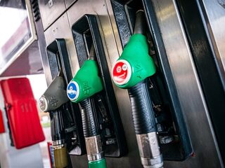 Accijnzen brandstof al per 1 april omlaag