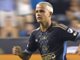 Toptalent Cavan Sullivan debuteerde op 14-jarige leeftijd: mag dat wel?