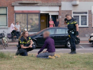 Man met liefdesverdriet krijgt psychose en verwondt zichzelf in Bureau Rotterdam: "Ik wil niet meer"