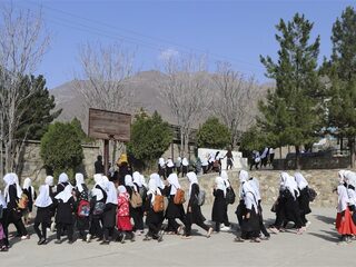Taliban sluiten scholen voor Afghaanse meisjes vlak na heropening
