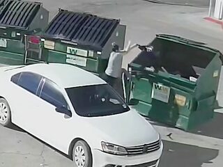 Tienermoeder dumpt levende baby, beschuldigd van poging tot moord