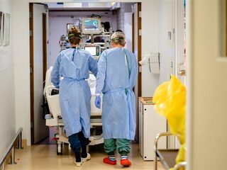 In België wordt ongevaccineerd zorgpersoneel straks ontslagen