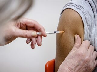 Belgische man (33) aangehouden die negende coronaprik wilde halen