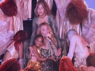 Dochters Beyoncé zorgen voor hartverwarmende beelden tijdens show: "Ben aan het janken"