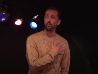 Big2 brengt ode aan zijn oma in 'Ali B op Volle Toeren'