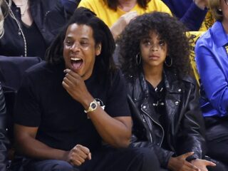 Blue Ivy (10) biedt op veiling $80k voor diamanten oorbellen