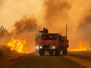 10.000 mensen geëvacueerd wegens groeiende bosbrand in Zuid-Frankrijk