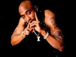 Man gearresteerd en aangeklaagd voor de moord op 2Pac.